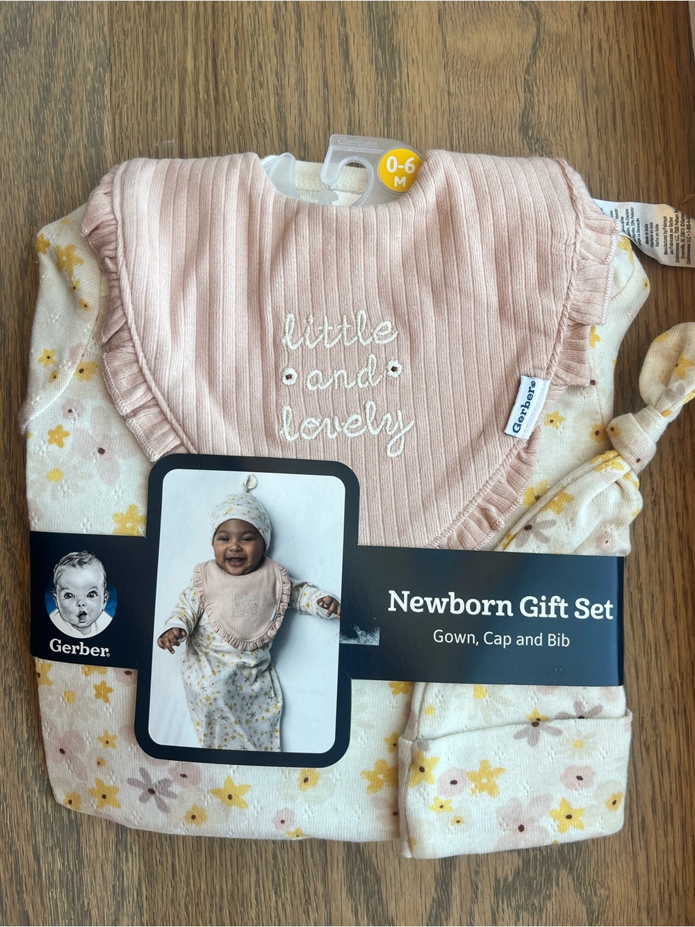Gerber Pink Ribbed Bib & Floral Newborn Gift Set